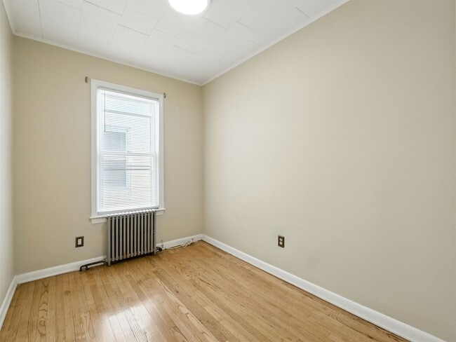 Building Photo - 32 Gardner Ave
