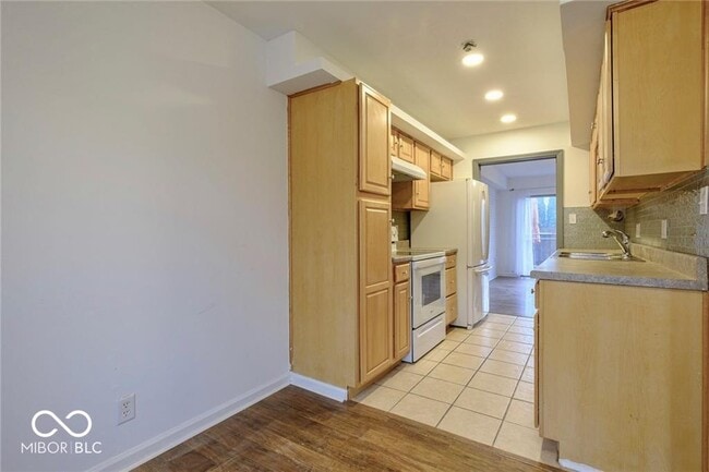 Building Photo - 8527 Canterbury Square E