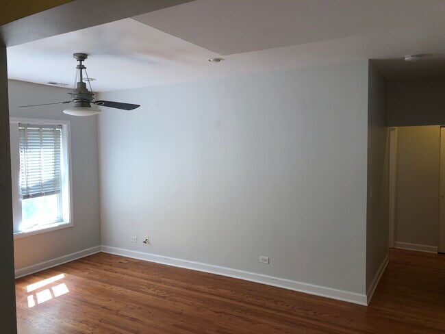 Building Photo - 4849 N Wolcott Ave