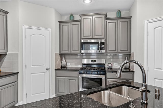 Building Photo - 7815 Cottonwood Dr