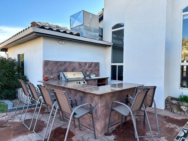 Building Photo - Move in Special Luxury 4 bedroom 4.5 bathr...