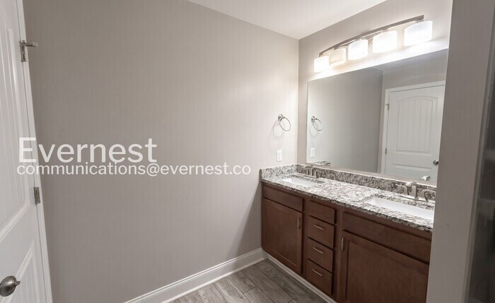 Building Photo - 506 Eastboro Dr