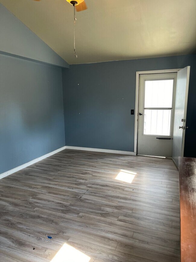 Building Photo - 3 Bed 2.5 Bath Single-Family Home on Cul-De-Sac w/ Large Fenced Backyard, Garage