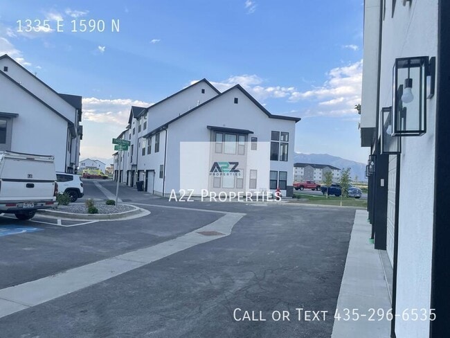 Building Photo - 1335 1590 N