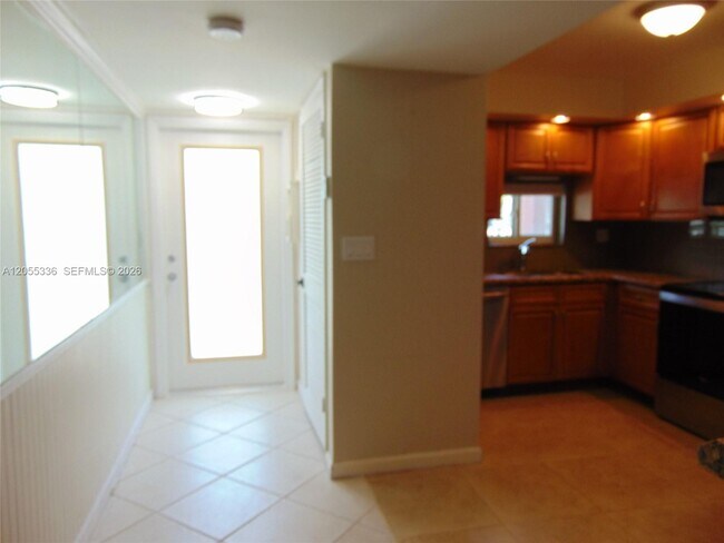 Building Photo - 9811 N Hollybrook Lake Dr