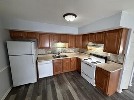 Building Photo - 907 La Tourrette Ct