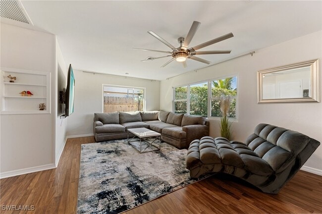 Building Photo - 714 105th Ave N