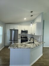 Building Photo - 674 Beard Ave