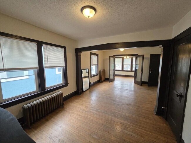Building Photo - 2020 E Franklin Ave