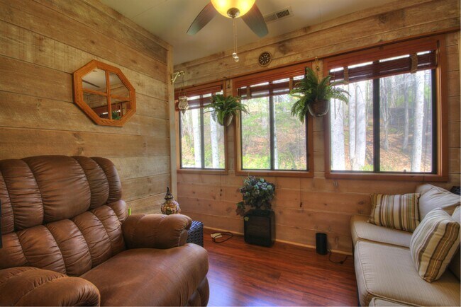 Building Photo - 49 Lake Dr