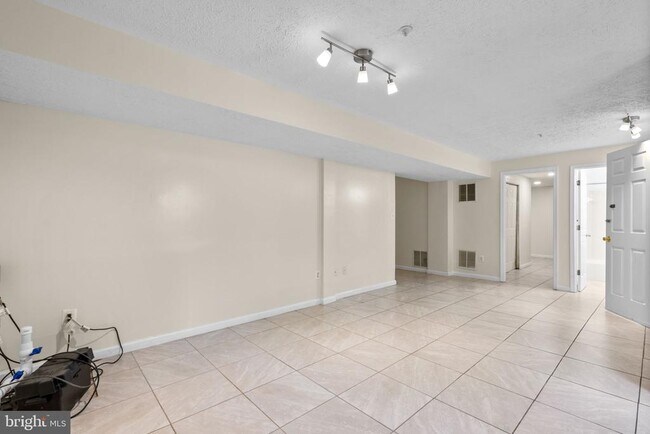 Building Photo - 8913 Tonbridge Terrace