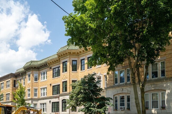 Building Photo - 128 Longwood Ave