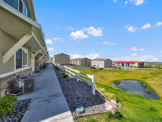 Building Photo - Herriman 3 Bedroom Townhouse Ready to be Called Home!