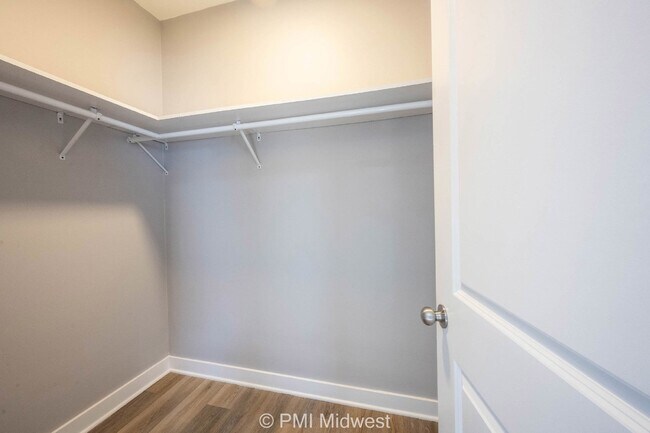 Building Photo - "Spacious 3-Bedroom Duplex with Granite Charm in Indianapolis – 1250 Sq Ft of Modern Living!"