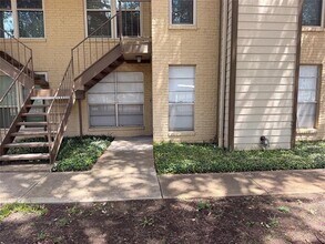 Building Photo - 10650 Steppington Dr