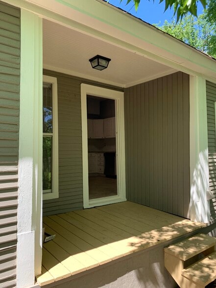 Building Photo - 519 E Evergreen St