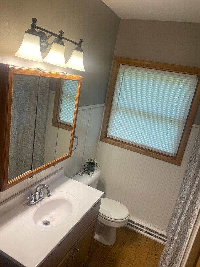 Building Photo - Now leasing for May 2026! Four Bed/Two Bath