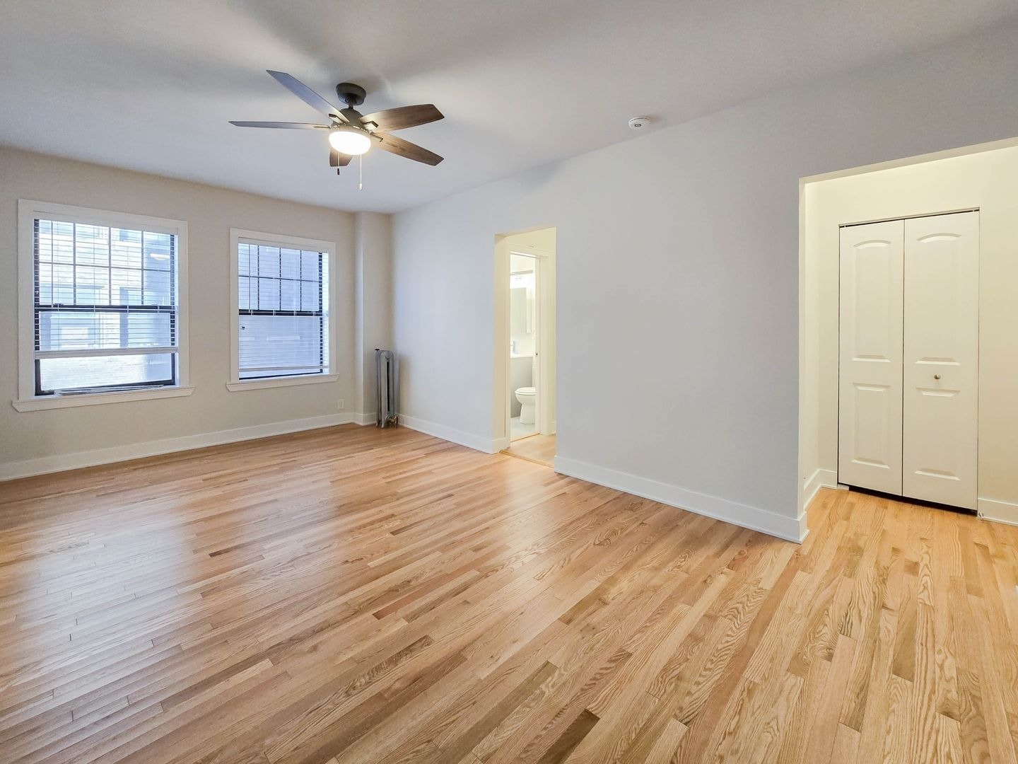 Building Photo - 623 W Briar Pl