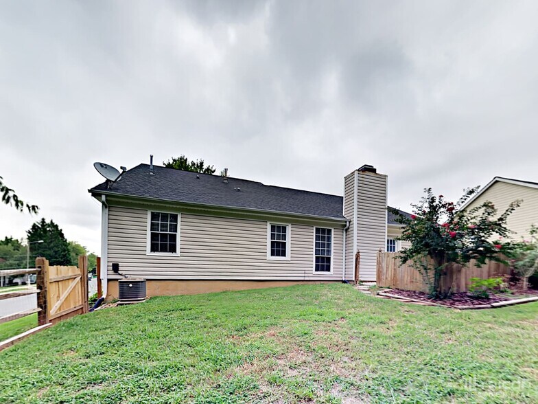 Building Photo - 2700 Stowmarket Pl