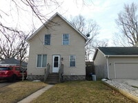Building Photo - Private Entry Upper Unit Duplex