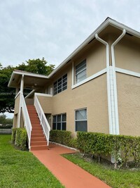 Building Photo - 10112 Twin Lakes Dr