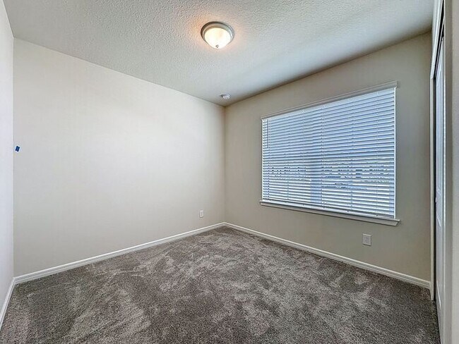 Building Photo - Tohoqua Beauty!