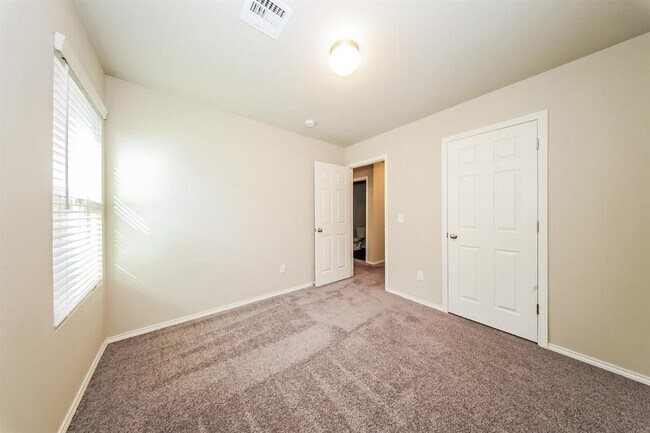 Building Photo - 2920 Brooke Rd