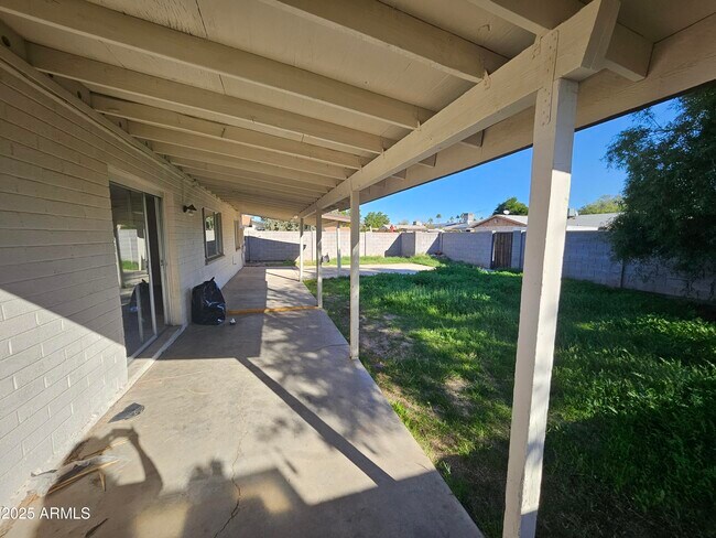 Building Photo - 513 N Apache Dr