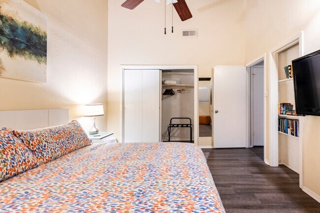 Building Photo - 2305 Trailside Dr