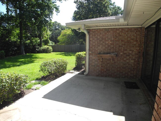 Building Photo - 108 Montague Rd