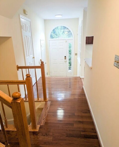 Building Photo - 11908 Matthews Ct