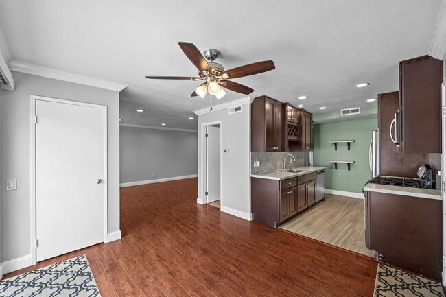 Building Photo - Beautiful Townhome in Mission Viejo