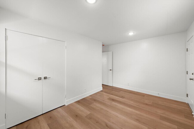 Building Photo - 240 Avenida Lobeiro
