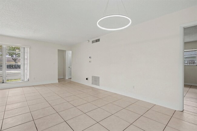 Building Photo - 6821-6825 NW 11th Place Unit 6825