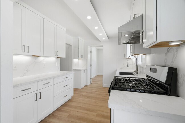 Building Photo - Light-Filled Home on Expansive Lot in Top-Rated School District with Vaulted Ceilings & Entertain...