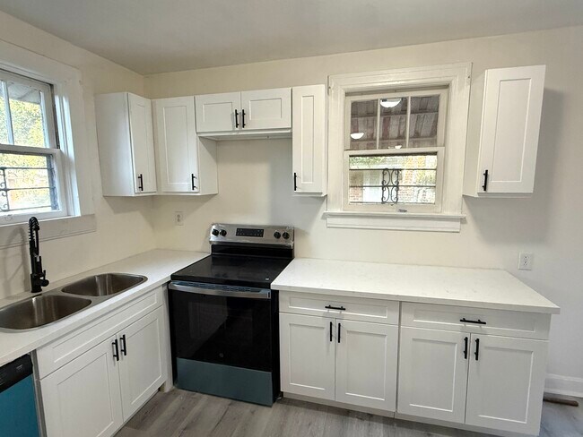 Building Photo - 410 W 46th St