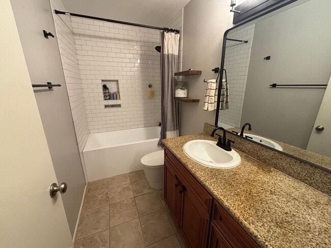 Building Photo - COMING SOON! 3 Bedroom Townhome for Rent i...