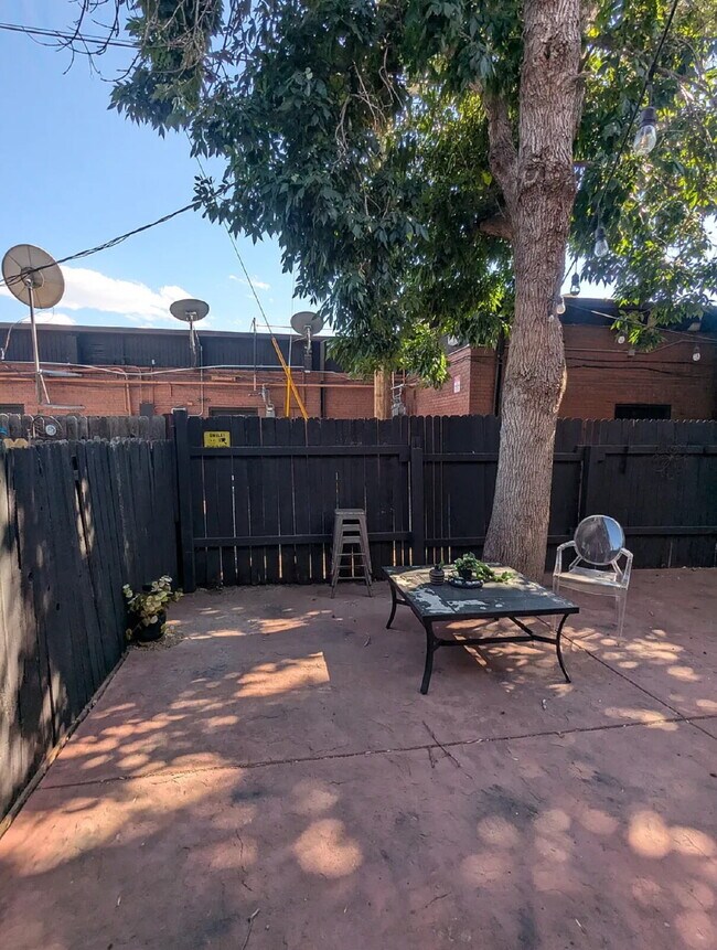 Building Photo - "Spacious 3-Bed, 2-Bath Condo Retreat in P...