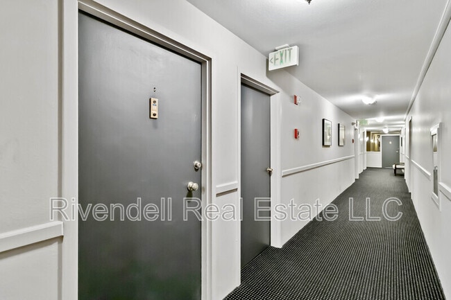 Building Photo - 130 N Pearl St