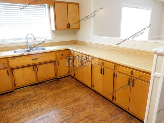 Building Photo - 604 Pineburr Rd