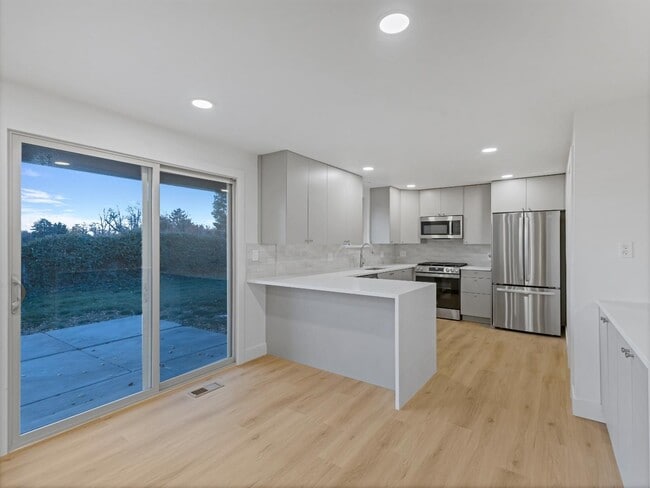 Building Photo - 4980 S 1645 E