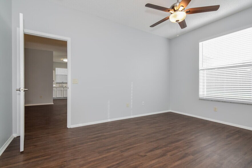 Building Photo - 327 Sand Ridge Dr