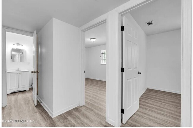 Building Photo - 9155 Sibbald Rd