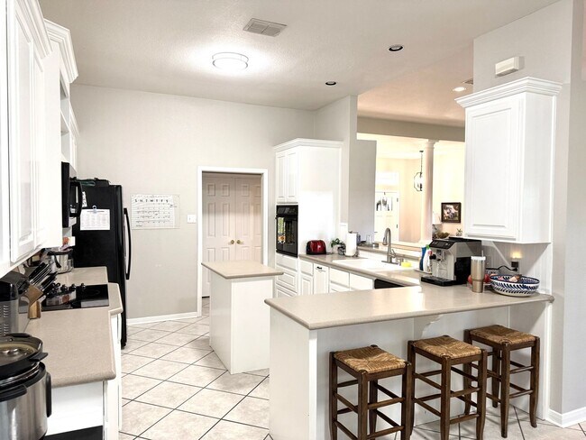 Building Photo - 9112 Monarch Dr
