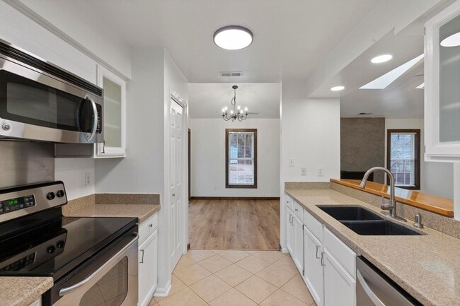 Building Photo - 617 Fitzgerald Dr