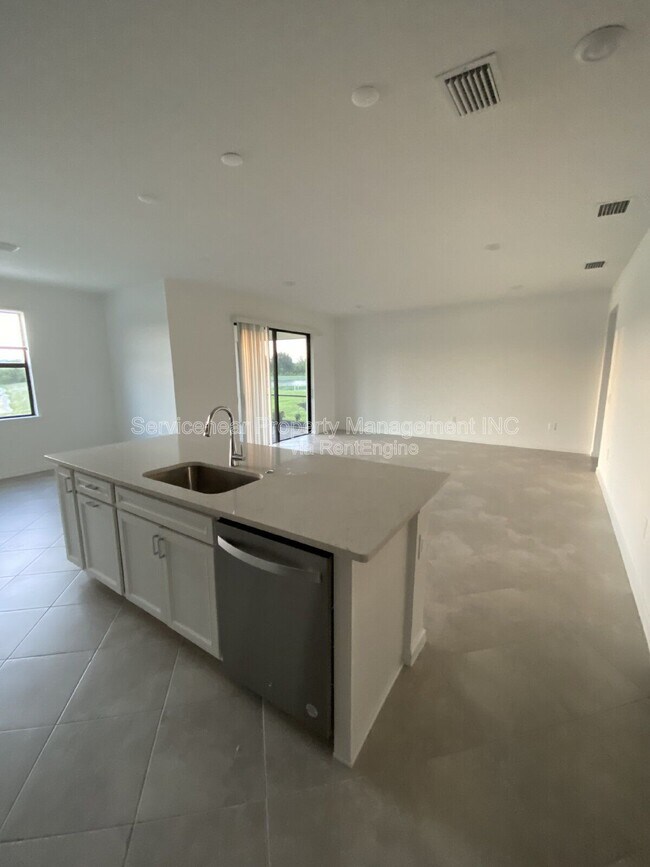 Building Photo - 6136 Baywood Ct