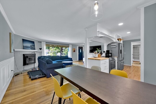 Building Photo - 7/1 Kent East Hill 4 bedroom rambler with ...
