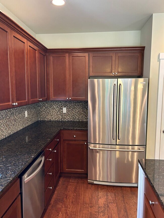 Building Photo - Newer Duvall 5 Bedroom 3 Bath Luxury Home