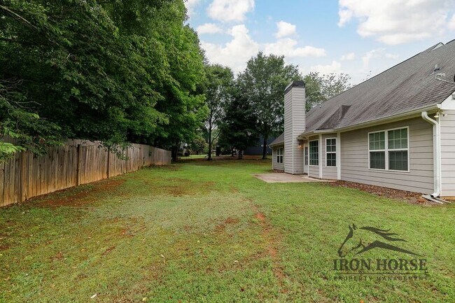 Building Photo - 285 Finch Way