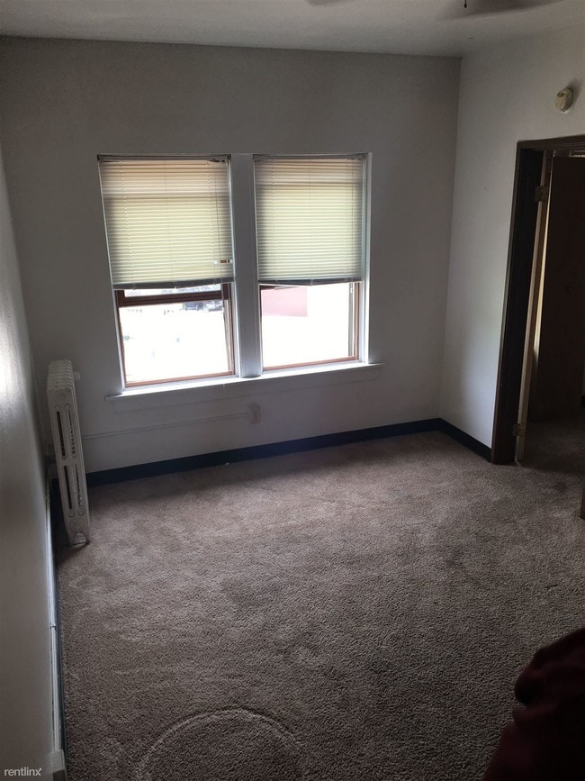 Building Photo - 3 br, 1 bath Apartment - Parkview Apartments